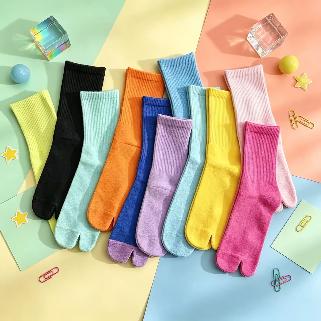 Toe Sock Split - 캔디 컬러의 중간 길이 타비 양말,